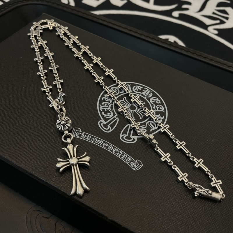 Ch*0me He**ts necklaces